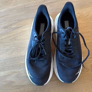 Hoka Arahi 7 running shoes